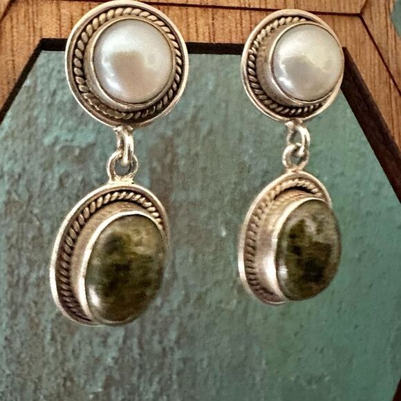 Sterling silver pearl and serpentine drop earrings - Picture 10 of 13